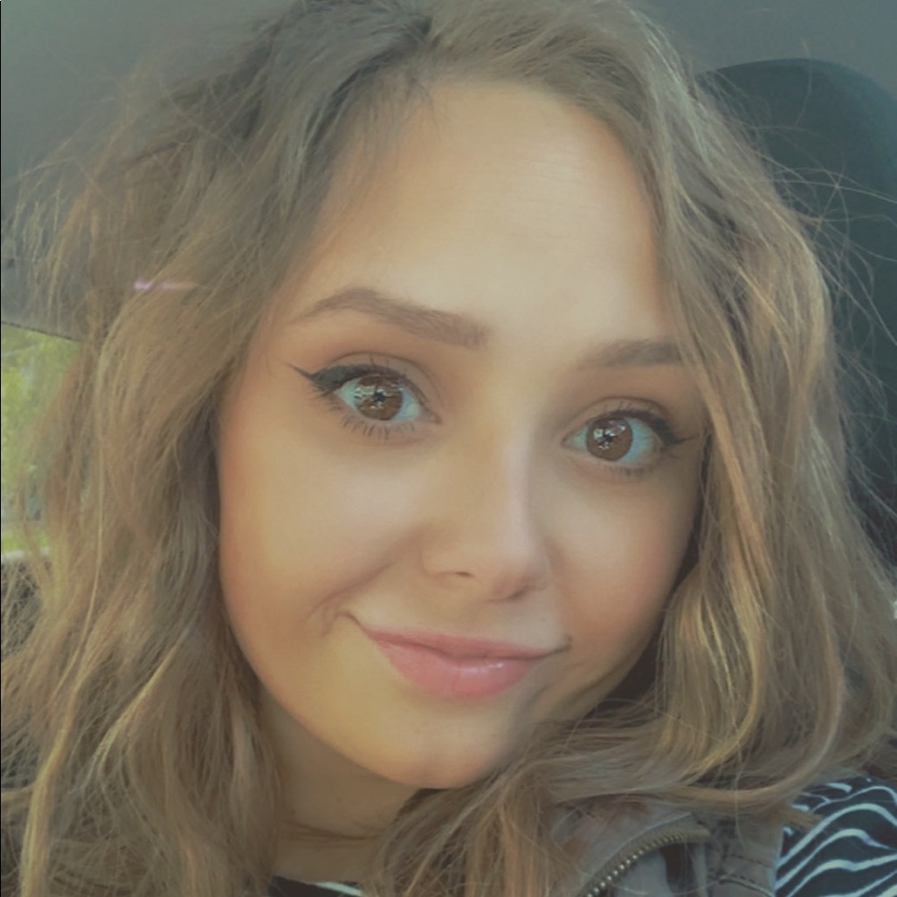 Meet your Posher, Abby